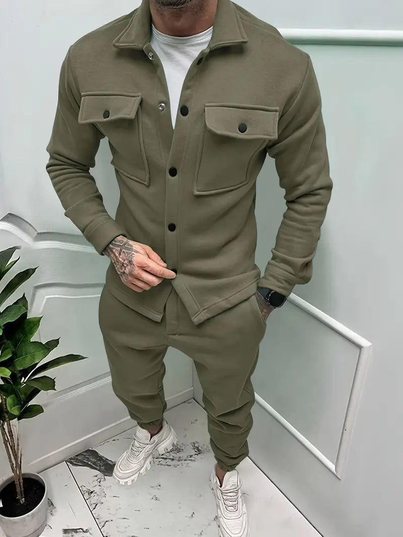 Men's loungewear set: comfortable jacket & matching trousers for a modern casual style.
