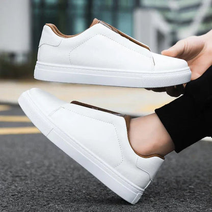 Comfortable men's slip-on Chelsea sneakers, perfect for everyday fashion.