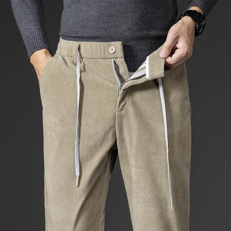 Comfortable men's stretch corduroy pants in a classic style, perfect for versatile casual wear.