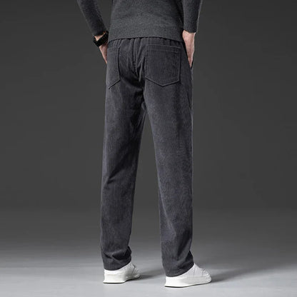 Comfortable & stylish men's corduroy pants, ideal for casual outfits, featuring stretch and a flexible fit.