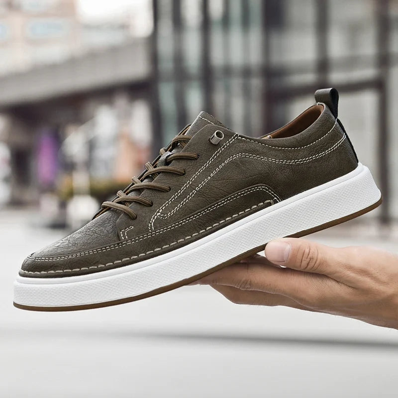 Comfortable men's everyday sneakers with durable soles, perfect for walking and casual, stylish wear.