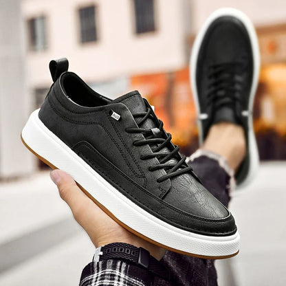 Men's stylish walking sneakers in black, designed for everyday comfort and durability with a refined look.
