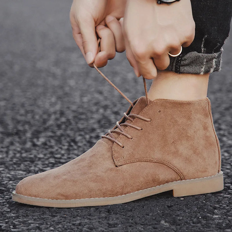 Rugged men's lace-up Chelsea boots, featuring durable khaki leather & a comfortable design for stylish everyday wear.