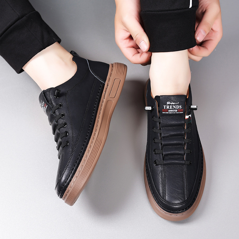 Urban men's low-top walking shoes, combining stylish design with ultimate comfort for daily casual wear.