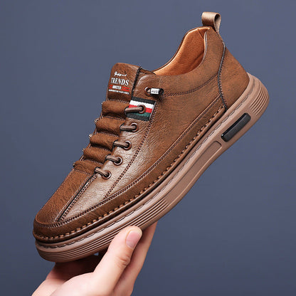 Comfortable men's low-top casual shoes, ideal for walking and street style, featuring durable construction.