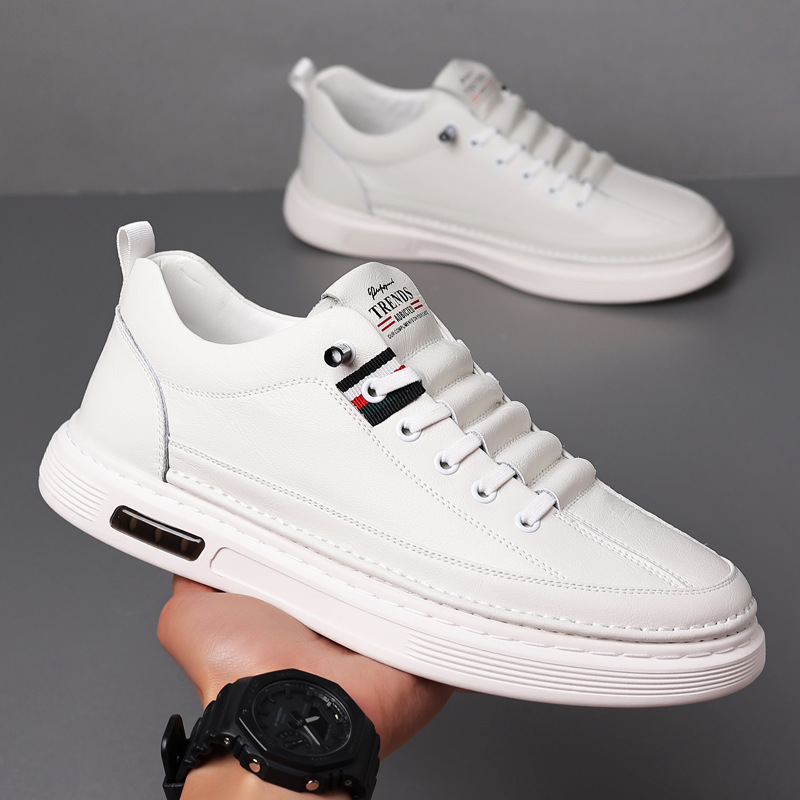 Durable men's low-top sneakers with a stylish design, offering excellent comfort for casual and urban wear.