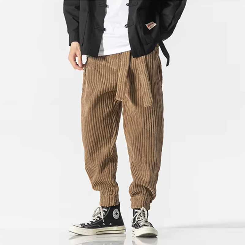 Comfortable men's relaxed fit joggers, ideal casual pants for everyday wear. Stylish design with elastic waist.