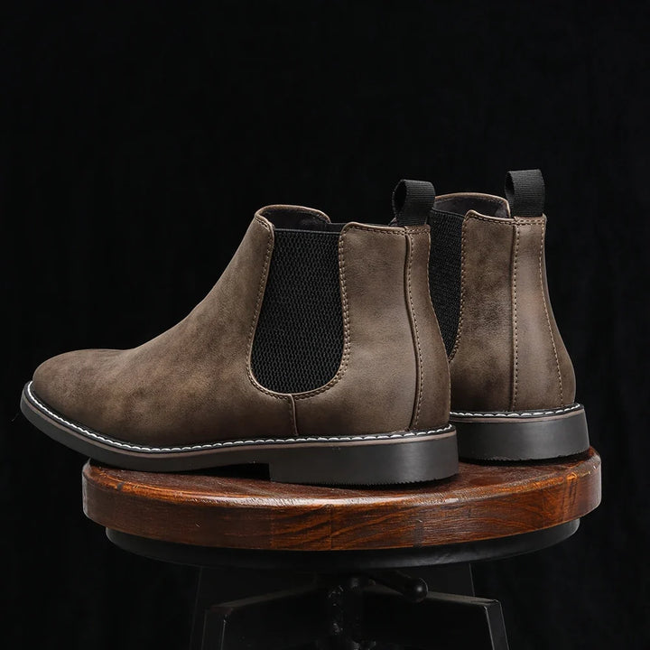 Comfortable men's slip-on Chelsea boots, ideal for casual and dressy outfits, designed for daily wear.