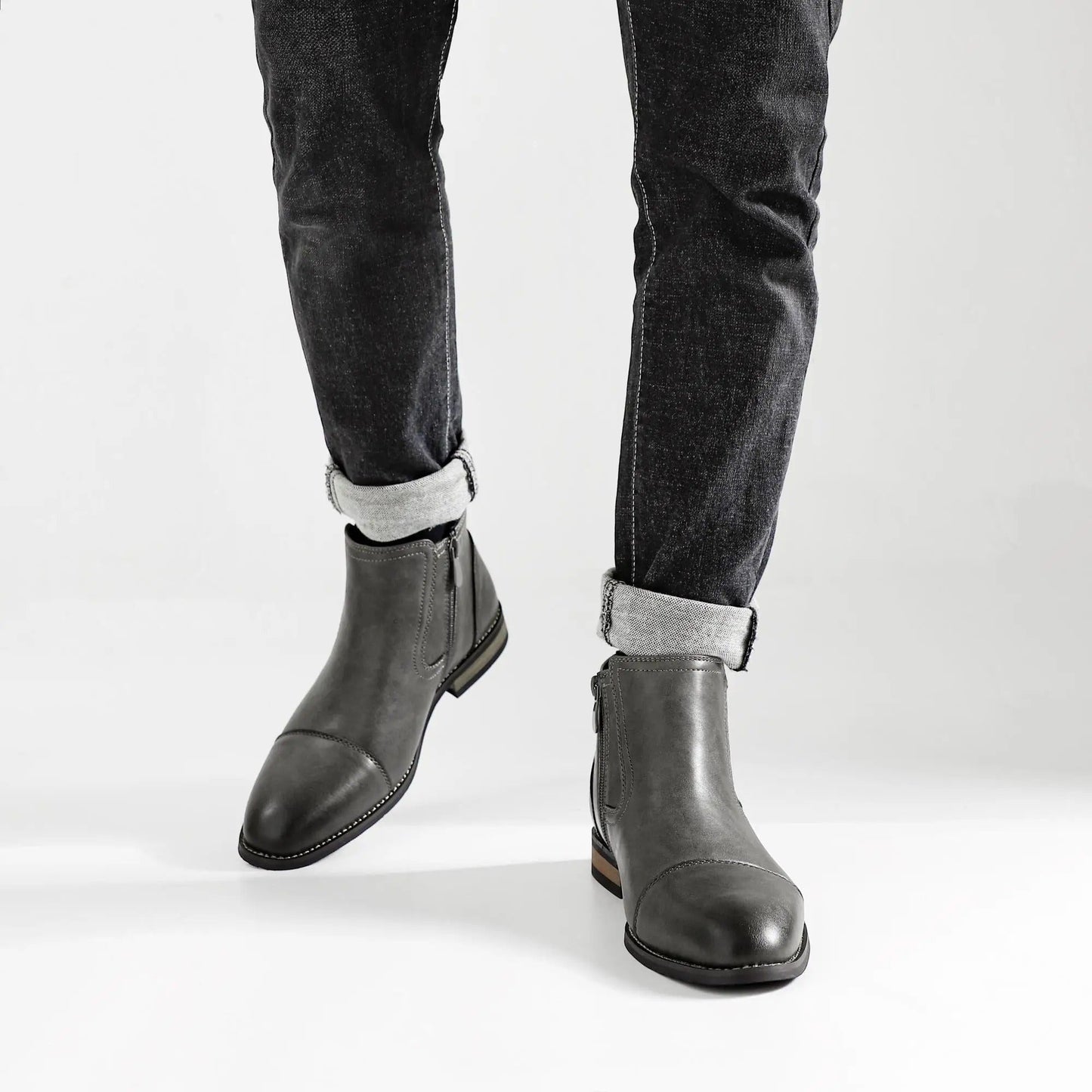 Classic men's slip-on Chelsea boots, ideal for adding a sophisticated touch to outfits.