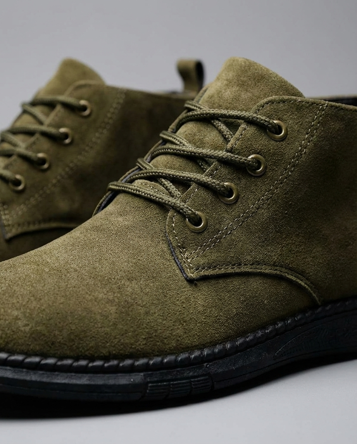 Black men's lace-up suede leather Roam boots, offering stylish comfort for daily and outdoor adventures.
