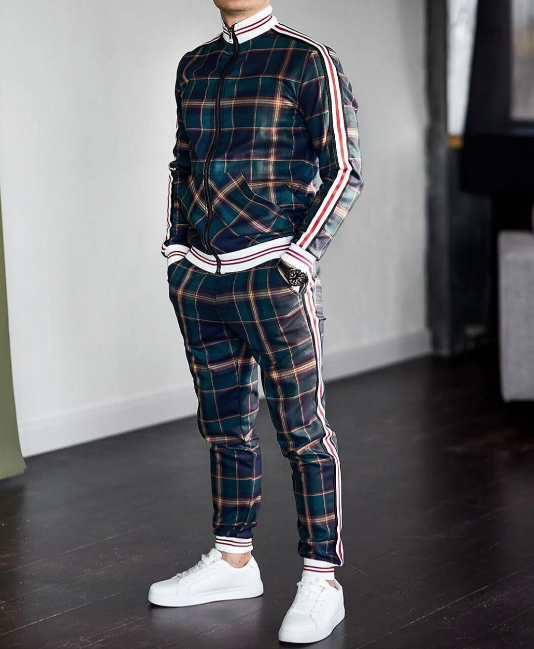 Men's stylish two-piece check pattern training set in a slim fit, perfect for activewear or casual loungewear.