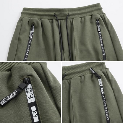 Athletic men's tactical trousers, featuring multiple cargo pockets for a functional & stylish streetwear look.