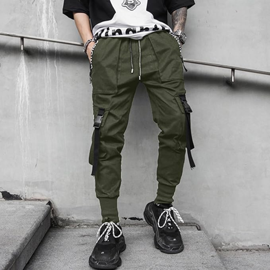 Casual men's techwear pants with multi-pockets, versatile for daily wear and urban fashion statements.