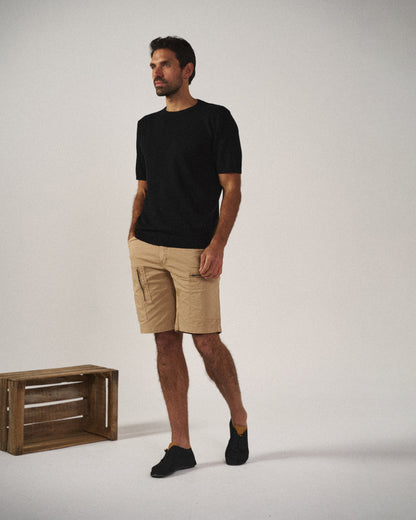 Versatile men's utility shorts, ideal for summer fashion. Comfortable, casual wear with practical pockets.