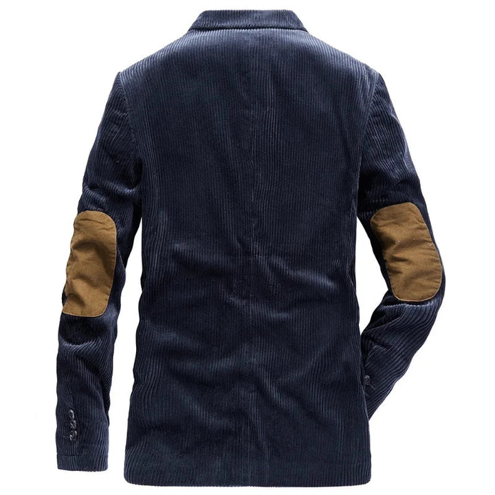 Brown men's tailored jacket. Casual outerwear, perfect for stylish everyday wear. Modern fit fashion.