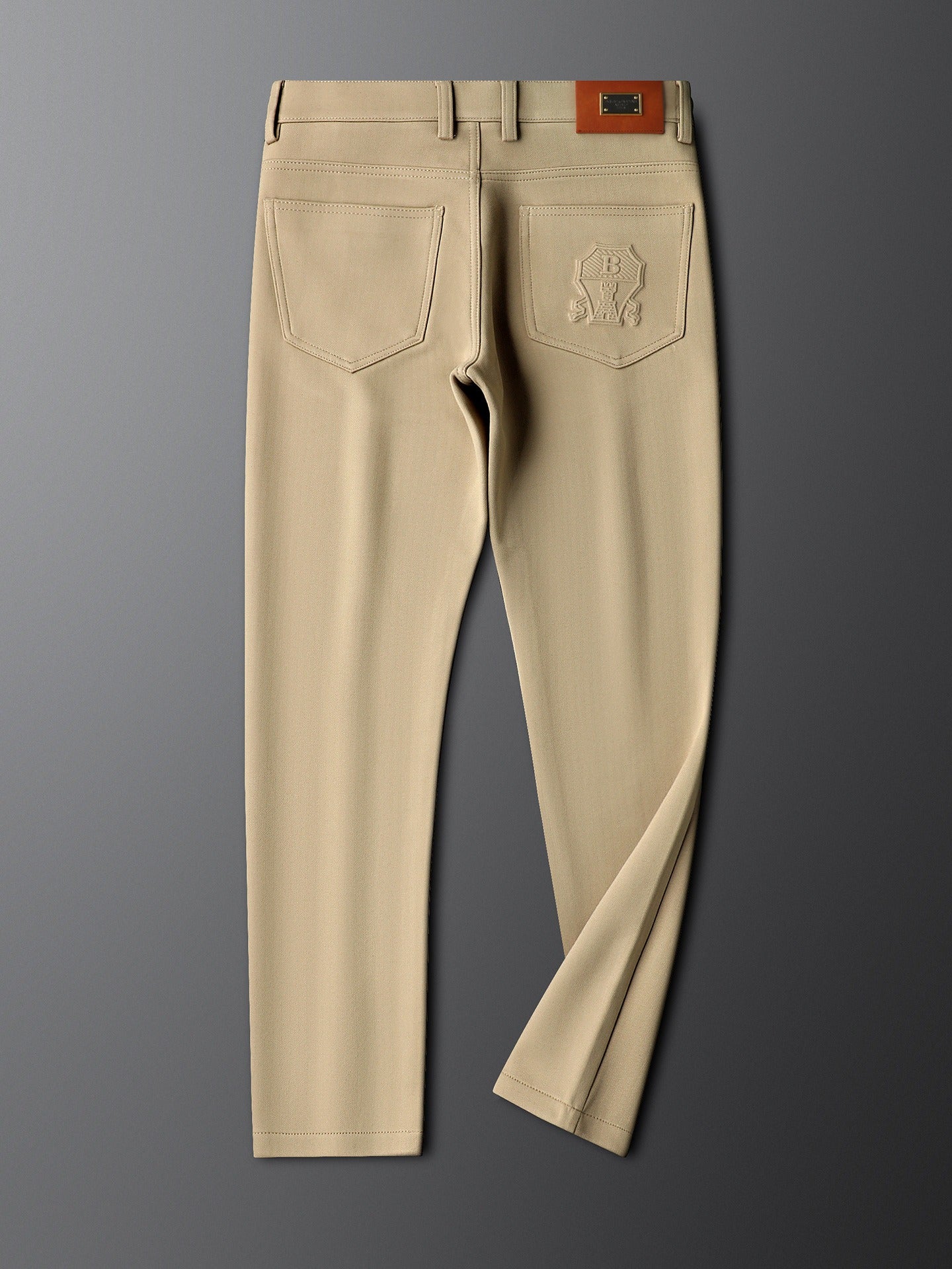 Fashionable men's tailored trousers with herringbone detail, for a sharp and premium look.