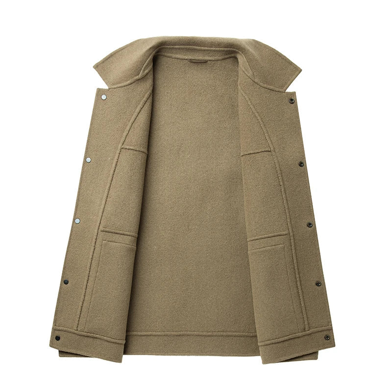 Versatile men's field jacket with a tailored fit, a modern overshirt for diverse smart casual outfits.