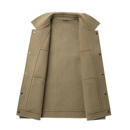 Versatile men's field jacket with a tailored fit, a modern overshirt for diverse smart casual outfits.