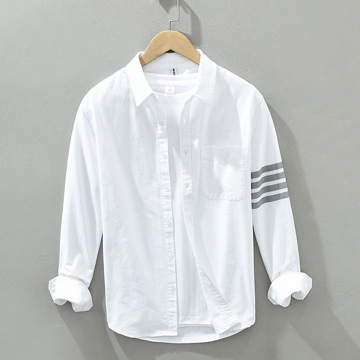 Men's tailored lightweight casual shirt, perfect for everyday wear. Modern fit.