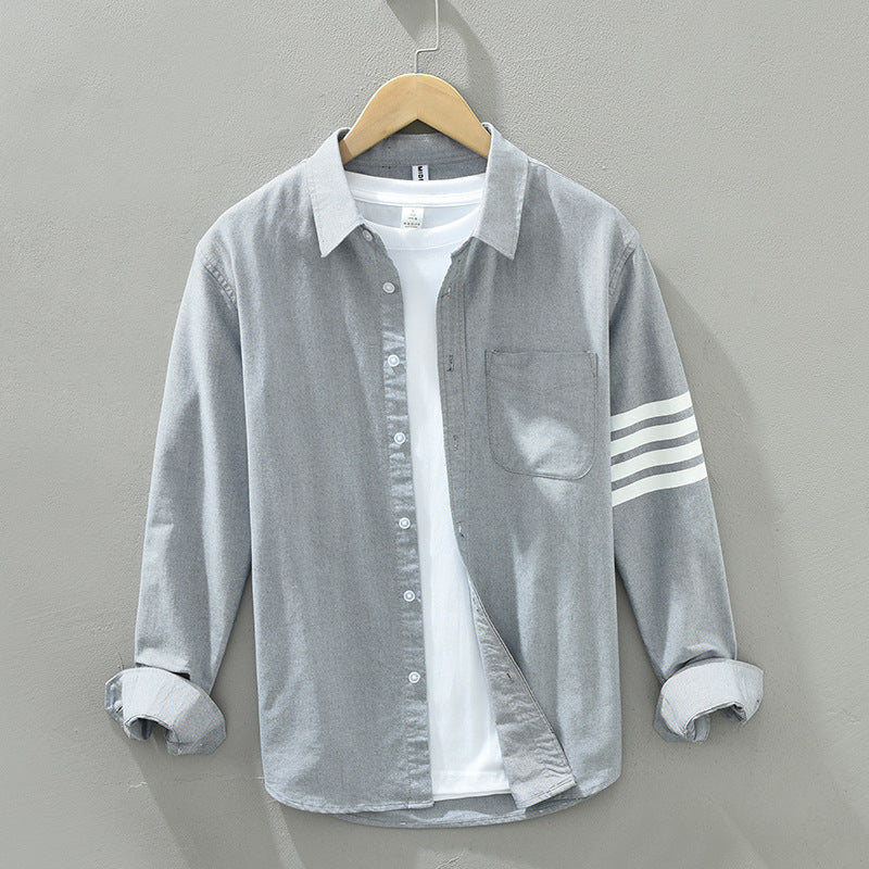 Lightweight men's casual shirt with a tailored fit. Ensures comfort & a modern, versatile look for men.