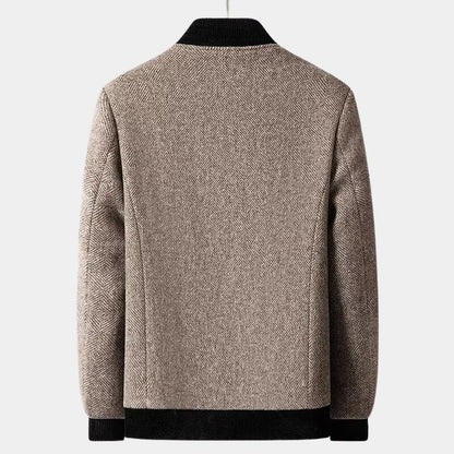 Sharp men's structured gray jacket with a tailored fit. Modern and sophisticated outerwear for men.
