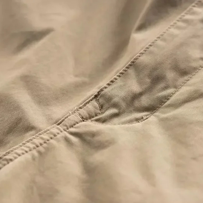 Fashionable men's tapered cargo pants, a key element for contemporary mens fashion and versatile styling.