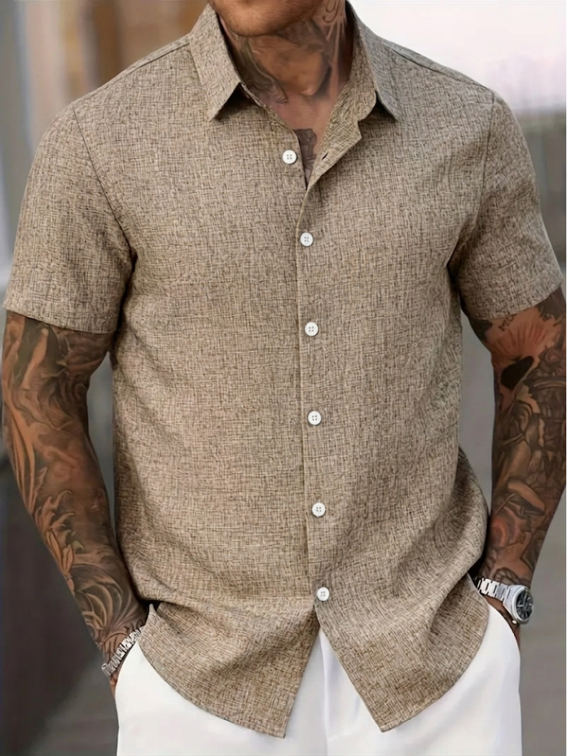 Stylish men's textured polo shirt, regular fit, button-down collar. Ideal short sleeve top for a smart casual look.