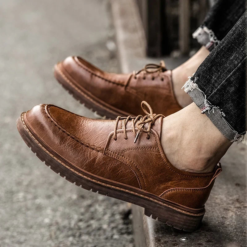 Men's Trenton comfort walking shoes, highly versatile for daily wear. Ideal men's footwear, durable design.