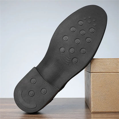 Men's stylish two-tone brogue oxfords, sophisticated formal dress shoes for modern fashion.