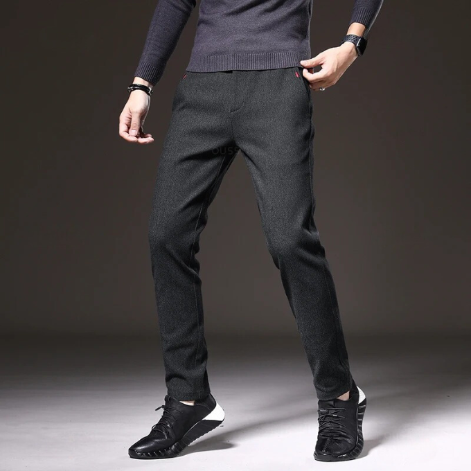 Smart casual men's straight-leg pants, offering comfort for versatile everyday wear.
