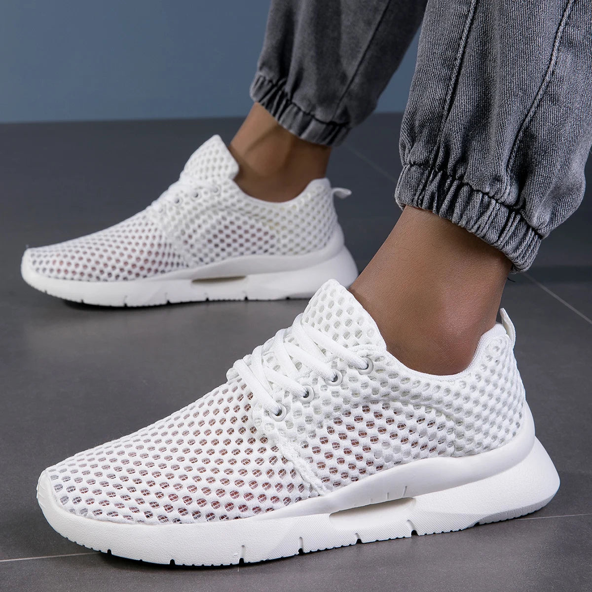 Lightweight men's breathable running shoes, ideal for all-day athletic comfort.