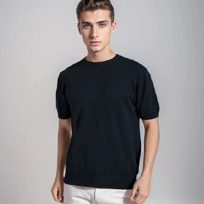 Men's comfortable t-shirt, crafted with ultra soft, breathable fabric for a relaxed everyday fit.