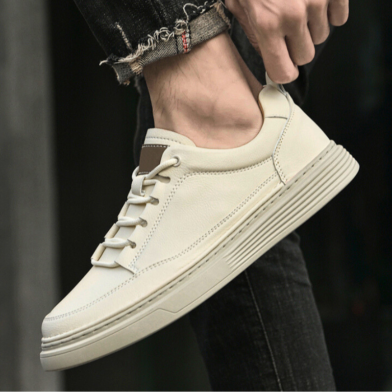 Men's urban style comfort sneakers, perfect for casual city walking. Durable, cushioned lace-up footwear.