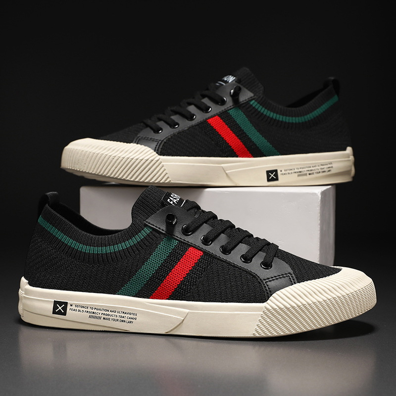 Men's fashion sneakers: comfortable, lightweight urban walking shoes with a casual lace-up design.
