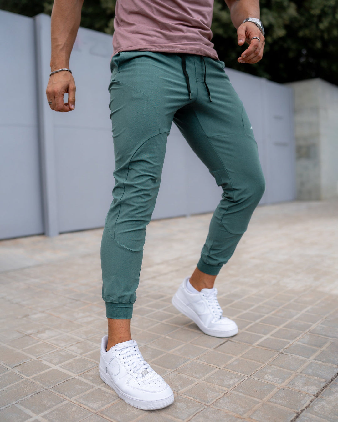 Comfortable Valenza men's activewear joggers, tapered fit, for gym sessions.