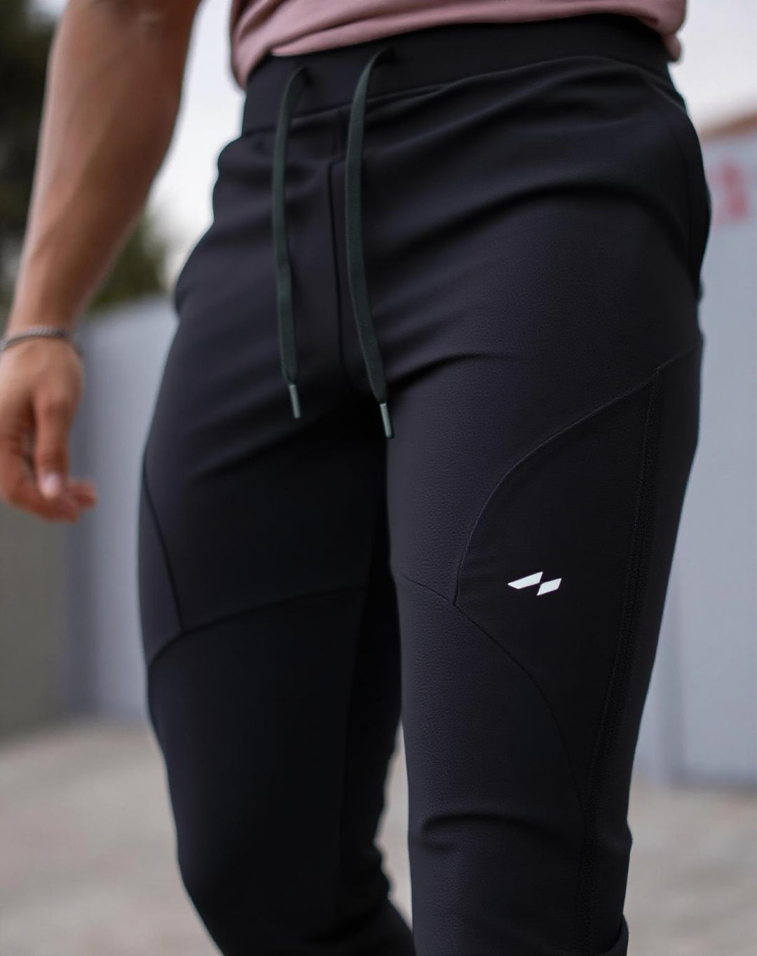 Men's Valenza athletic performance joggers, versatile for sports & leisure.