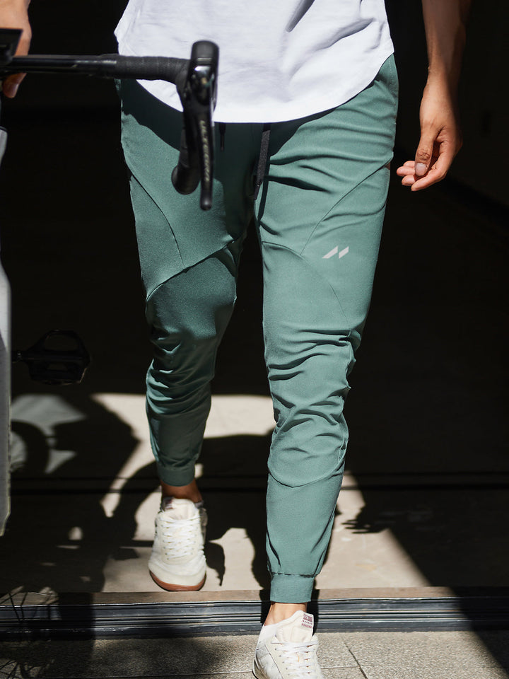 Black Valenza men's joggers, tapered leg, for athletic performance & comfort.