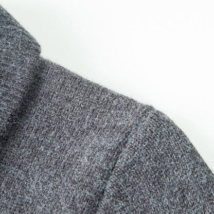 Detail of Men's Valero cardigan knit texture. High-quality men's sweater for comfort & style.