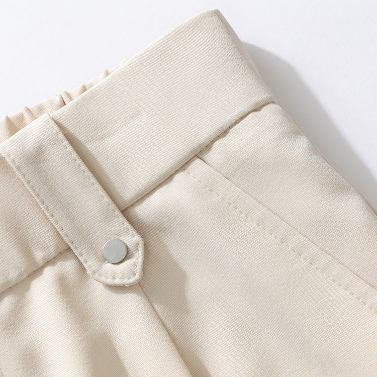 Men's Vallier comfort pants, relaxed fit dress trousers with a sleek pleated front, great for daily use.