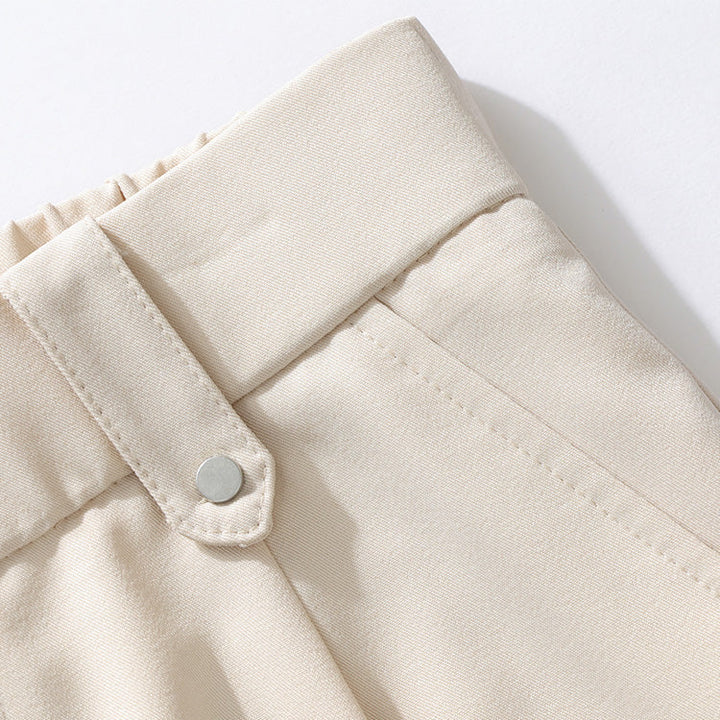 Men's Vallier comfort pants, relaxed fit dress trousers with a sleek pleated front, great for daily use.