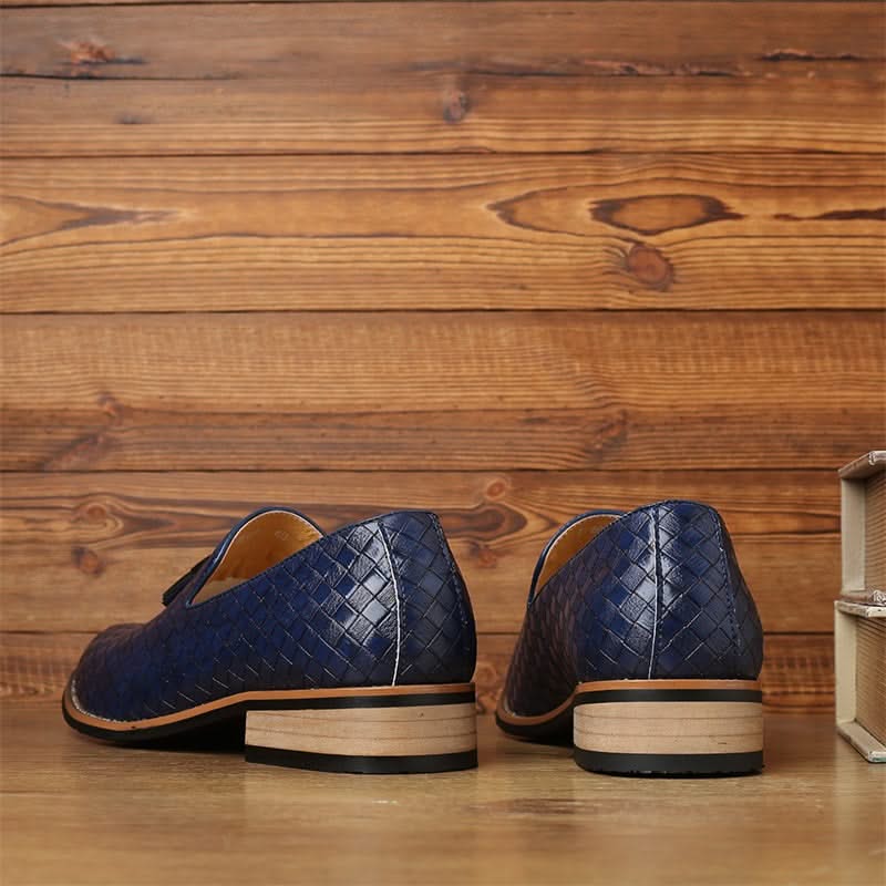 Sophisticated men's woven loafers. Valtieri dress shoes with fashionable tassels.