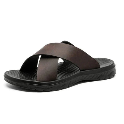 Light brown Venturo men's summer comfort sandals, cross-strap design perfect for casual outdoor adventures.
