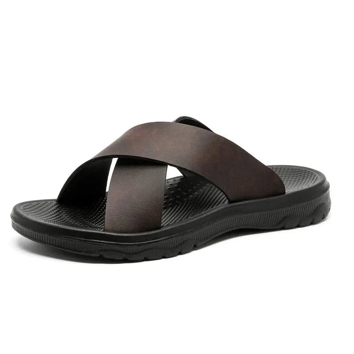 Light brown Venturo men's summer comfort sandals, cross-strap design perfect for casual outdoor adventures.