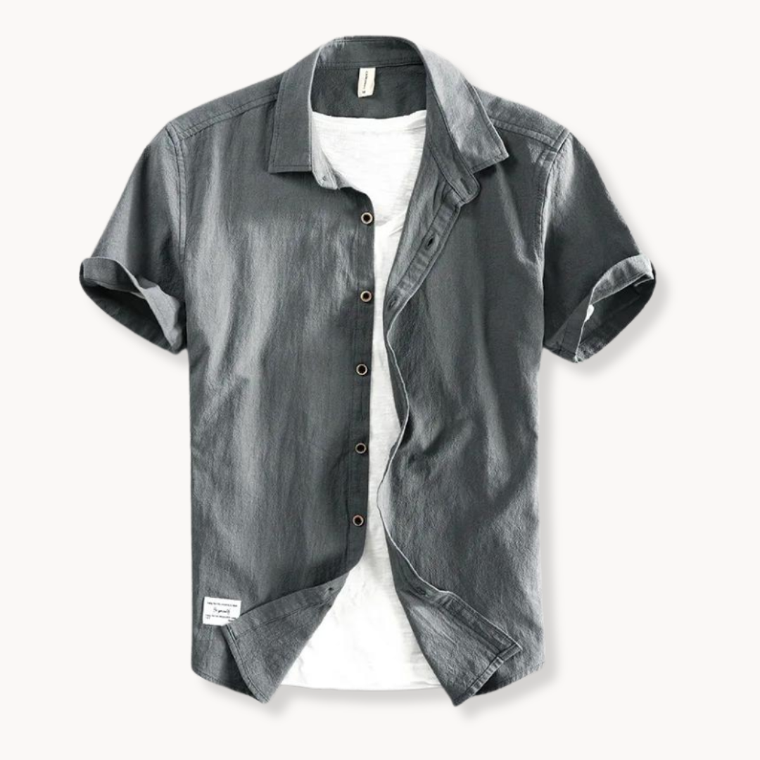 Lightweight men's summer shirt, a breathable button-up top in a classic style for ultimate comfort and versatility.