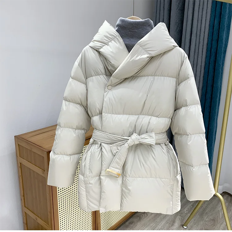 Everyday men's white hooded jacket. Versatile outerwear offering a modern casual style.