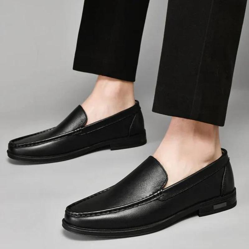 Everyday men's fashion: stylish slip-on loafers, combining comfort & versatility.