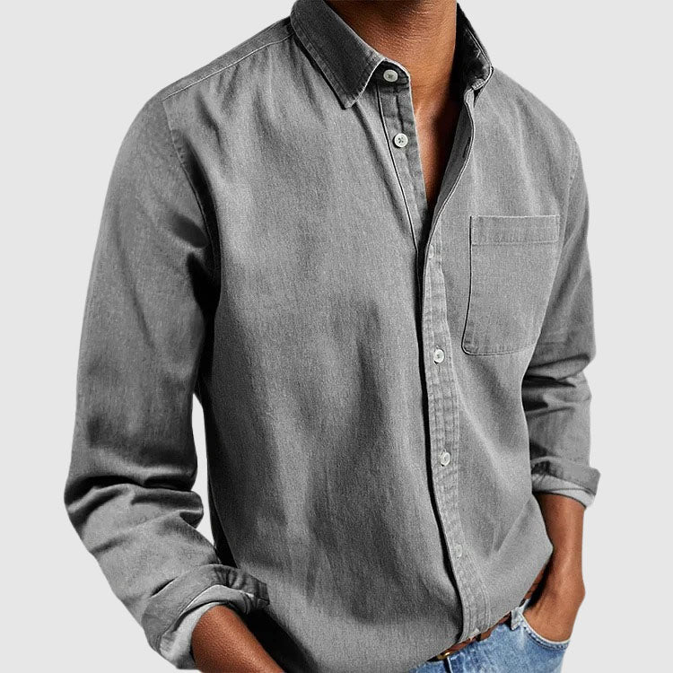 Stylish men's casual long-sleeve button-down shirt, perfect for everyday wear and relaxed smart casual looks.