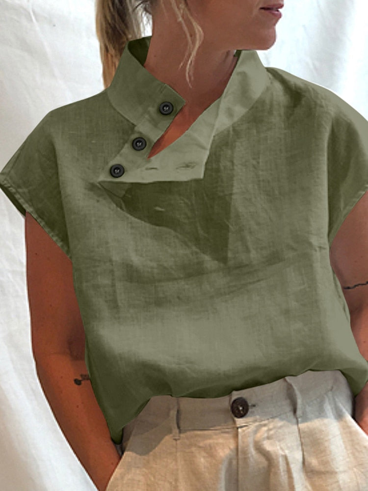 Stylish men's casual button-up shirt with long sleeves, offering versatile everyday fashion for spring and summer.