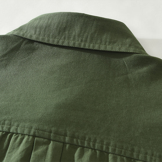 Comfortable men's casual long-sleeve shirt, perfect for everyday wear and layering.