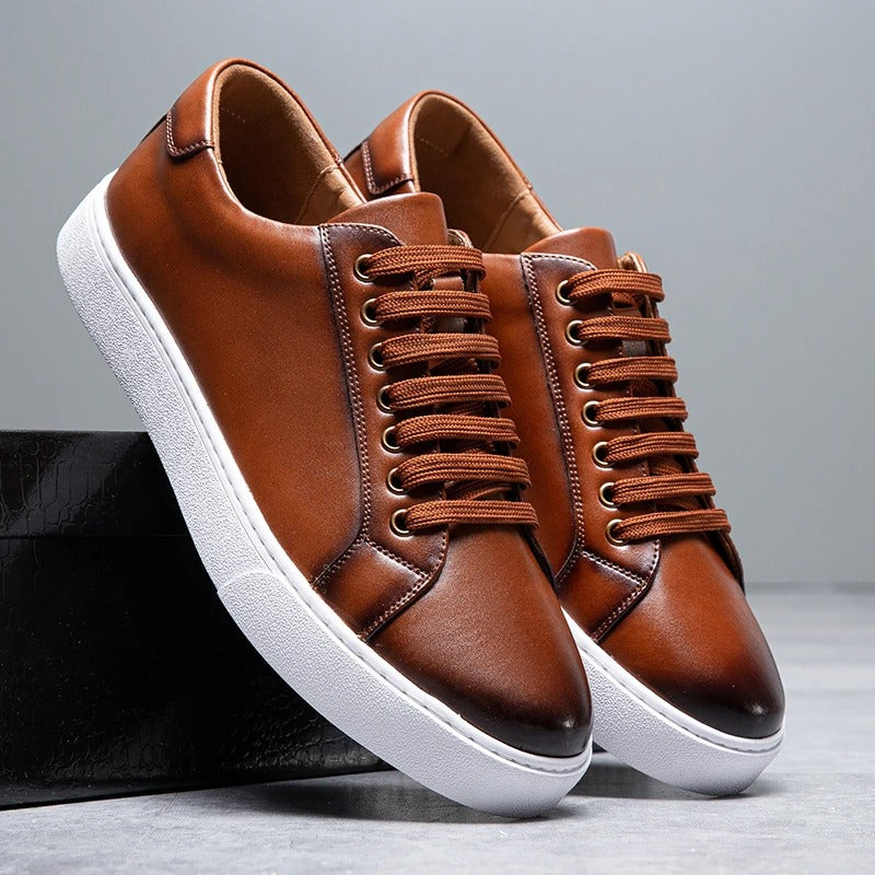 Stylish men's low-top casual sneakers, ideal for smart casual & street style outfits. Comfortable everyday footwear.